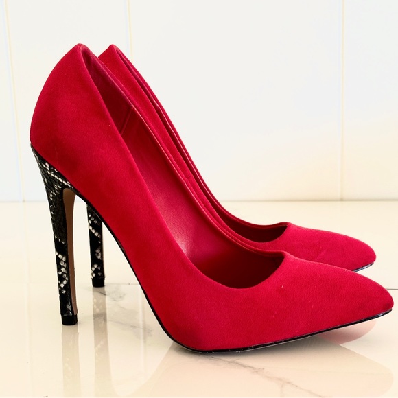 Shoedazzle Dani Classic Pump 7 Red Faux Suede Black Snake Stiletto Heels - Picture 8 of 10